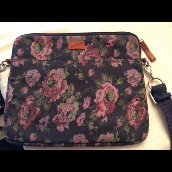 Lucky Brand Bags Lucky Laptop Case Super Cute Poshmark